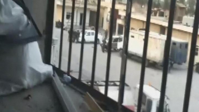 معتقلو سجن حماة يسيطرون عليه بالكامل ويأسرون أمنيين