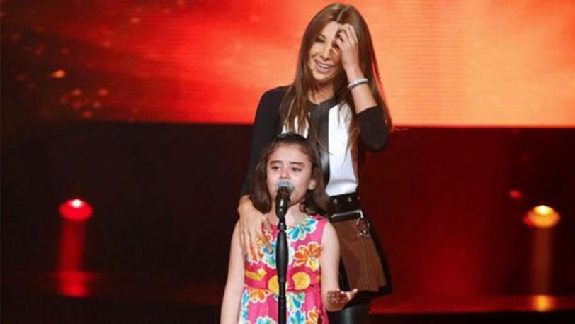 طفلة سورية تبكي على مسرح ذا فويس: أعطونا الطفولة