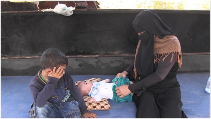 قصة امرأة سورية تعيش في "باص مهجور" رفقة أبنائها