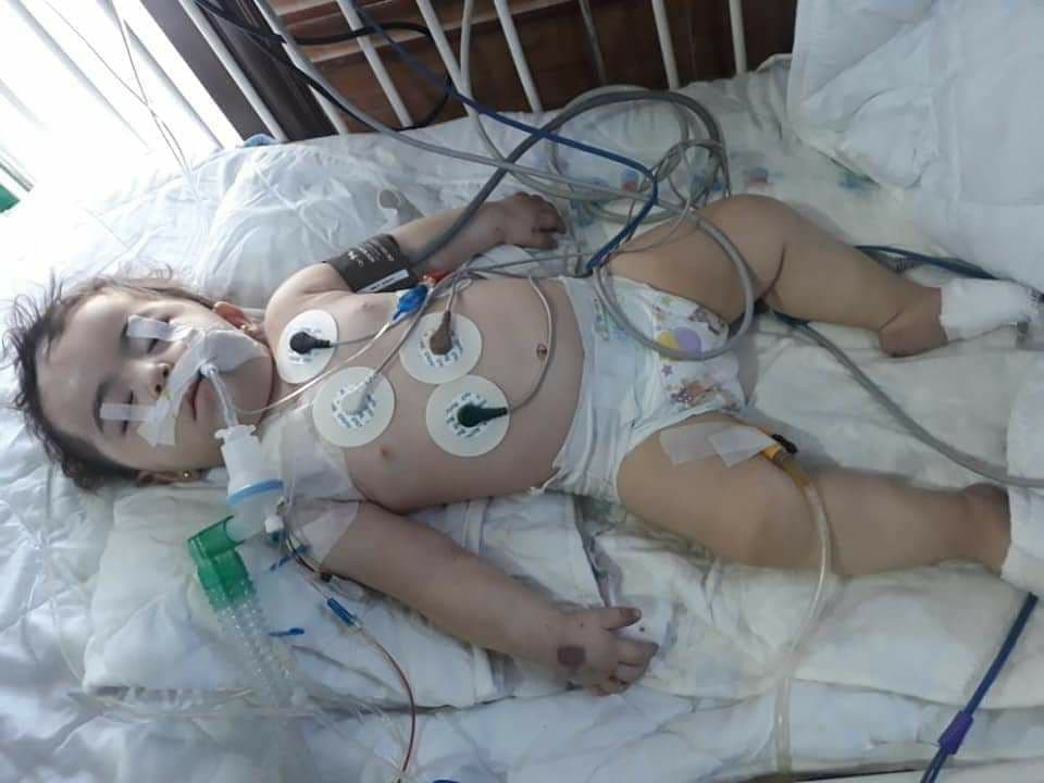 أمراض مزمنة تقتل الطفلة آيات قبل وصولها تركيا في الشمال السوري