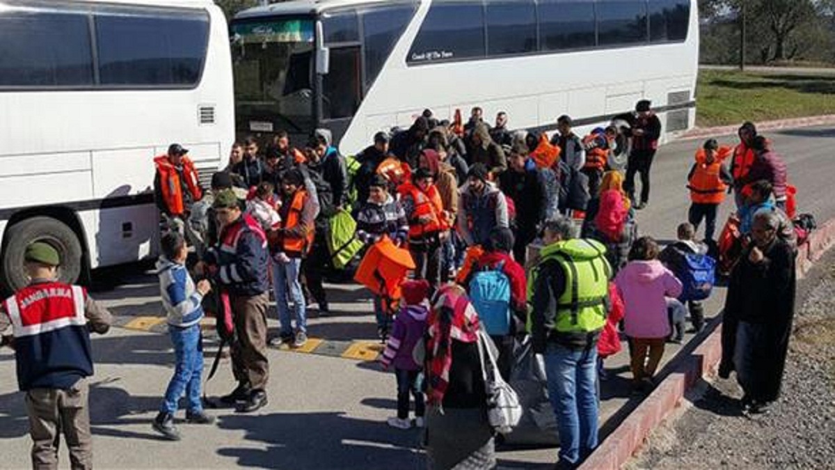 اليونان رحلت نحو 6500 مهاجر