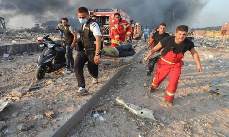 أكثر من 90 قتيلا في انفجارات بيروت.. وأصابع الإتهام نحو حزب الله