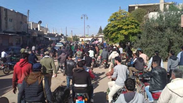درعا وريف دمشق تجددان الاحتجاجات المطالبة بالإفراج عن المعتقلين وبإسقاط نظام الأسد