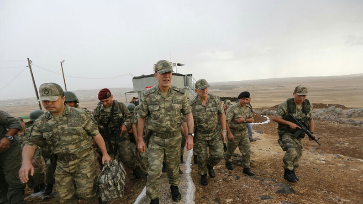 وزير الدفاع التركي على الحدود السورية