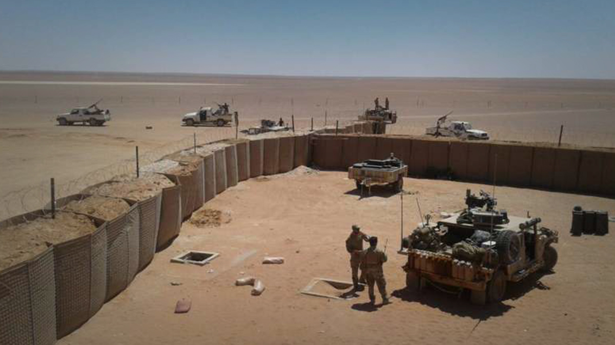القوات الأمريكية تنشر قاعدةHIMARS " " الصاروخية بالقرب من معبر التنف الحدودي