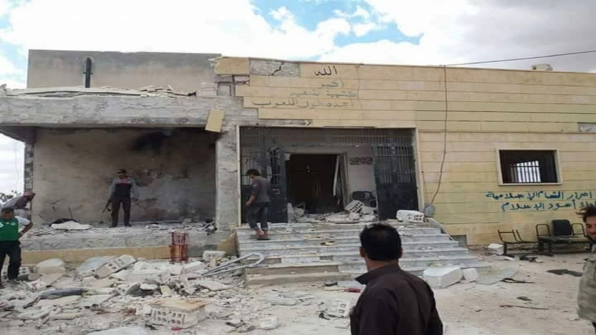 عشرات القتلى والجرحى بتفجير انتحاري استهدف مقراً لحركة أحرار الشام الإسلامية في ريف ادلب