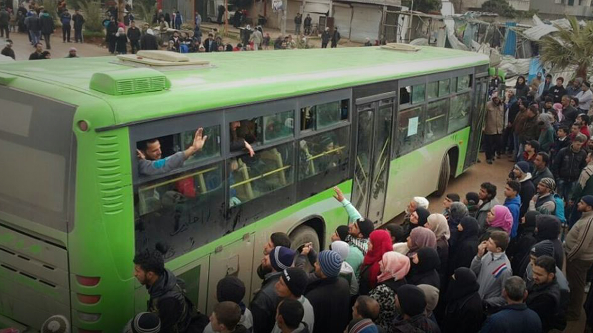 خروج الدفعة الأولى من مهجري حي الوعر في ذكرى الثورة السورية