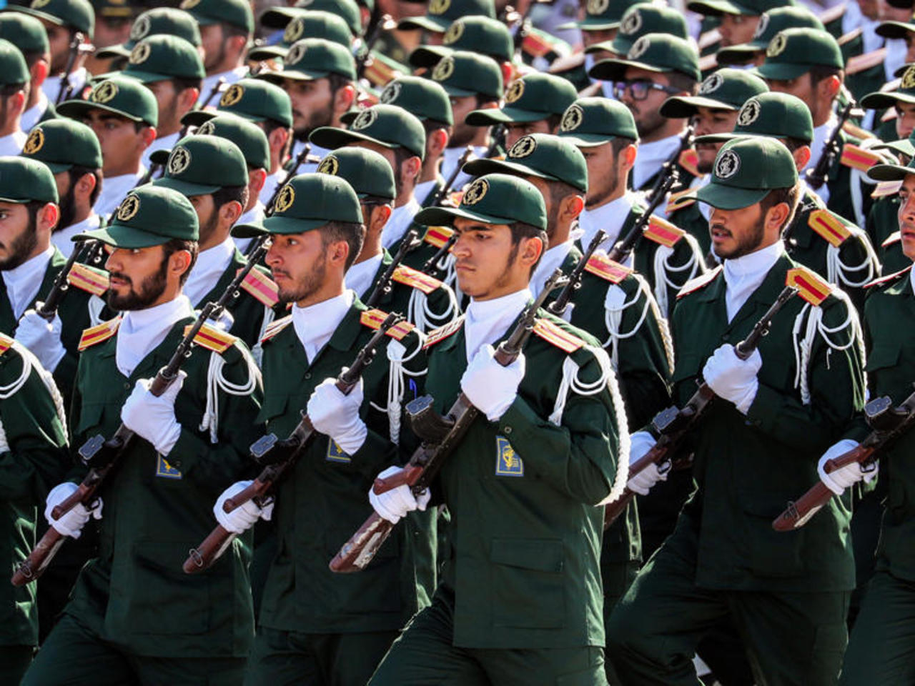 مع الارتفاع المتزايد للإصابات بفيروس "كورونا".. مسؤول إيراني يقترح فرض حكم عسكري لمواجهته