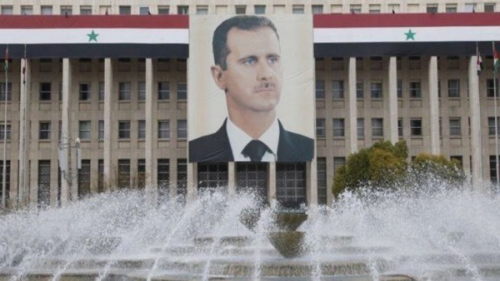 انهيارات جديدة لليرة السورية.. وحكومة الأسد تجمد عمل شركات الصرافة