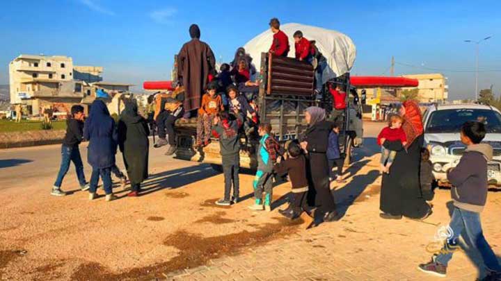 إدلب.. نزوح 20 ألف مدني خلال 48 ساعة باتجاه الحدود التركية