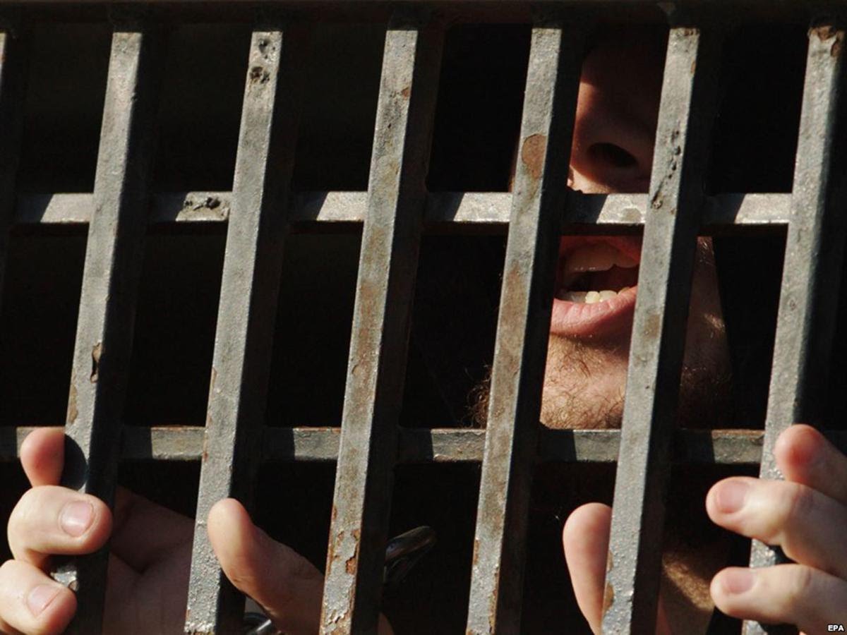 فيلم يوثق لشهادات ناجين من سجون نظام الأسد