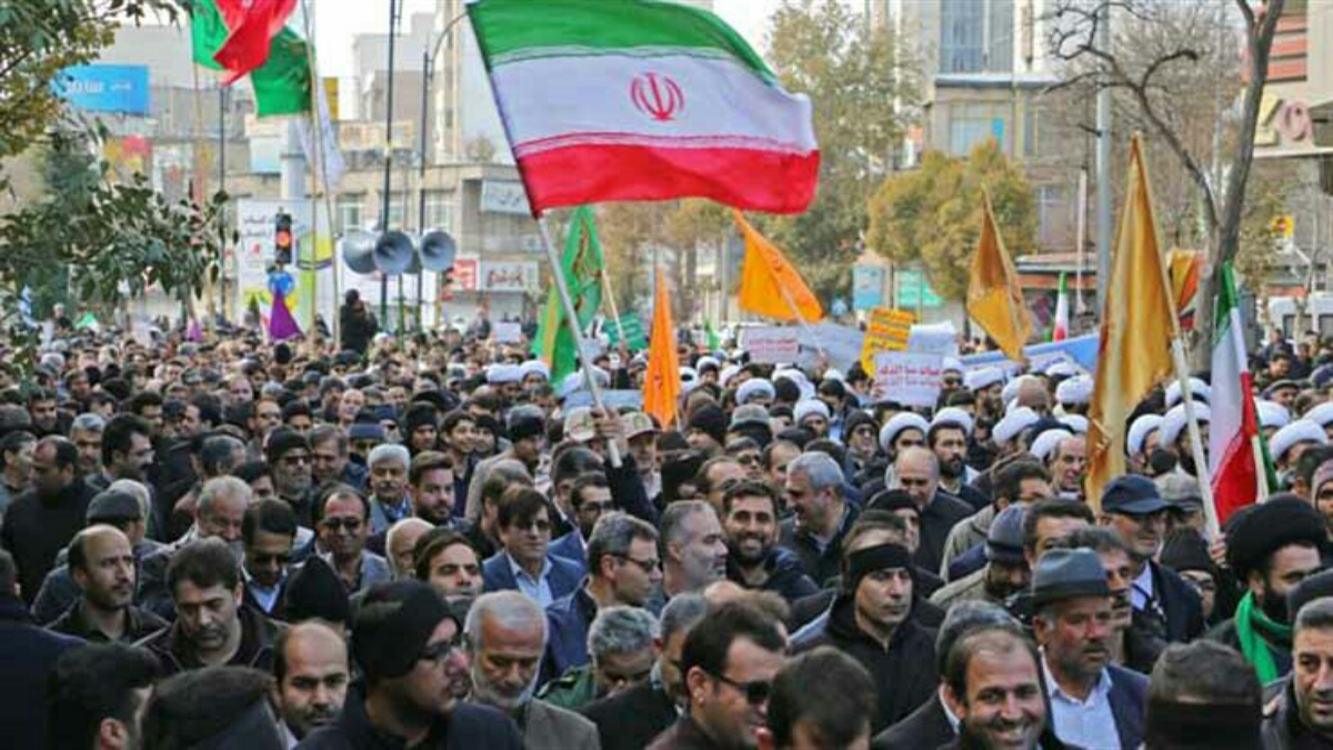 إيران تغلي.. والمحتجون يطالبون بإسقاط نظام الملالي