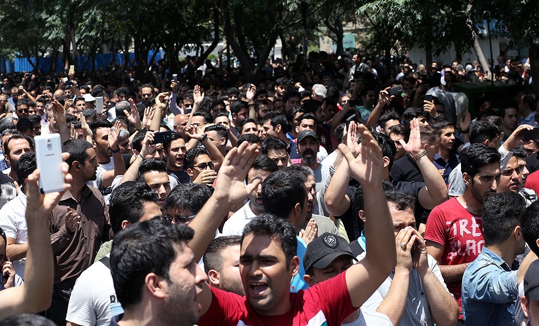 في ذكرى سقوط الشاه في إيران، الشعب يطالب بسقوط نظام الملالي