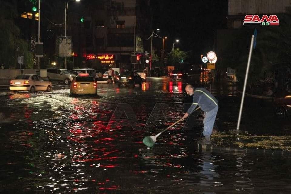 سيول وأمطار غزيرة تضرب العاصمة دمشق