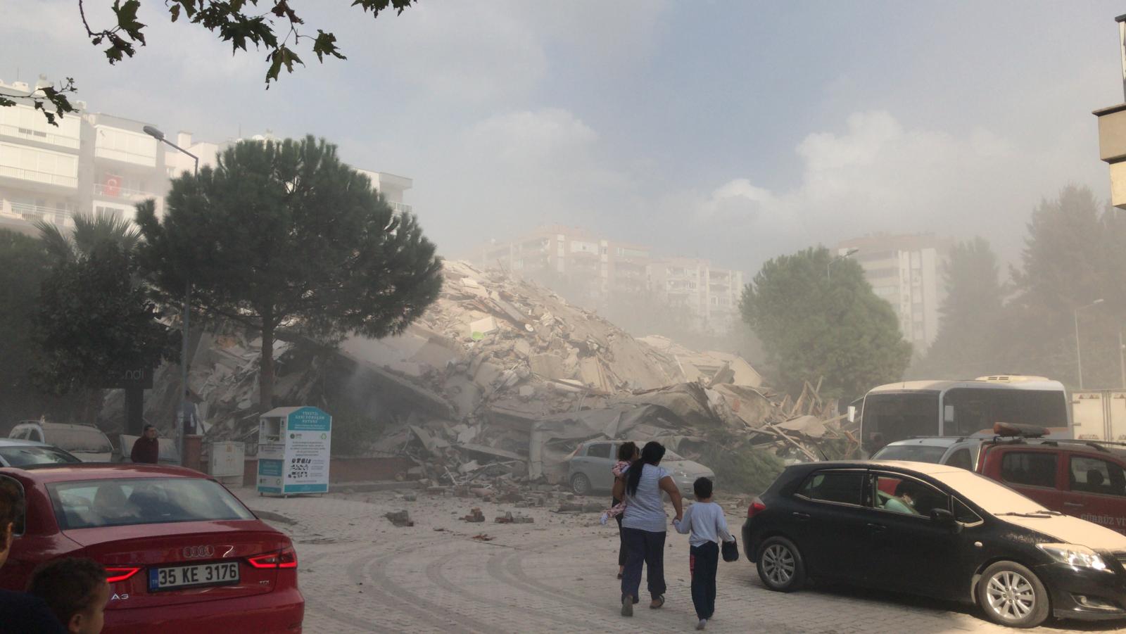 زلزال بقوة 6.6 درجات يضرب ولاية إزمير في تركيا