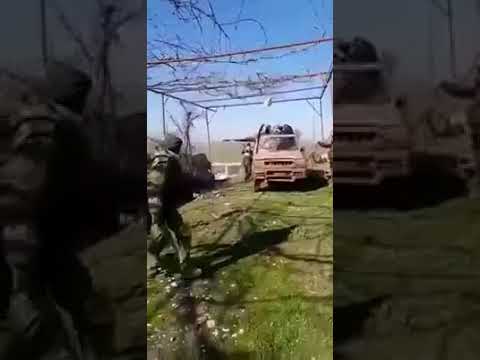 بالفيديو.. لحظة سقوط صاروخ موجه وسط تجمع ميليشيات إيرانية بريف حلب