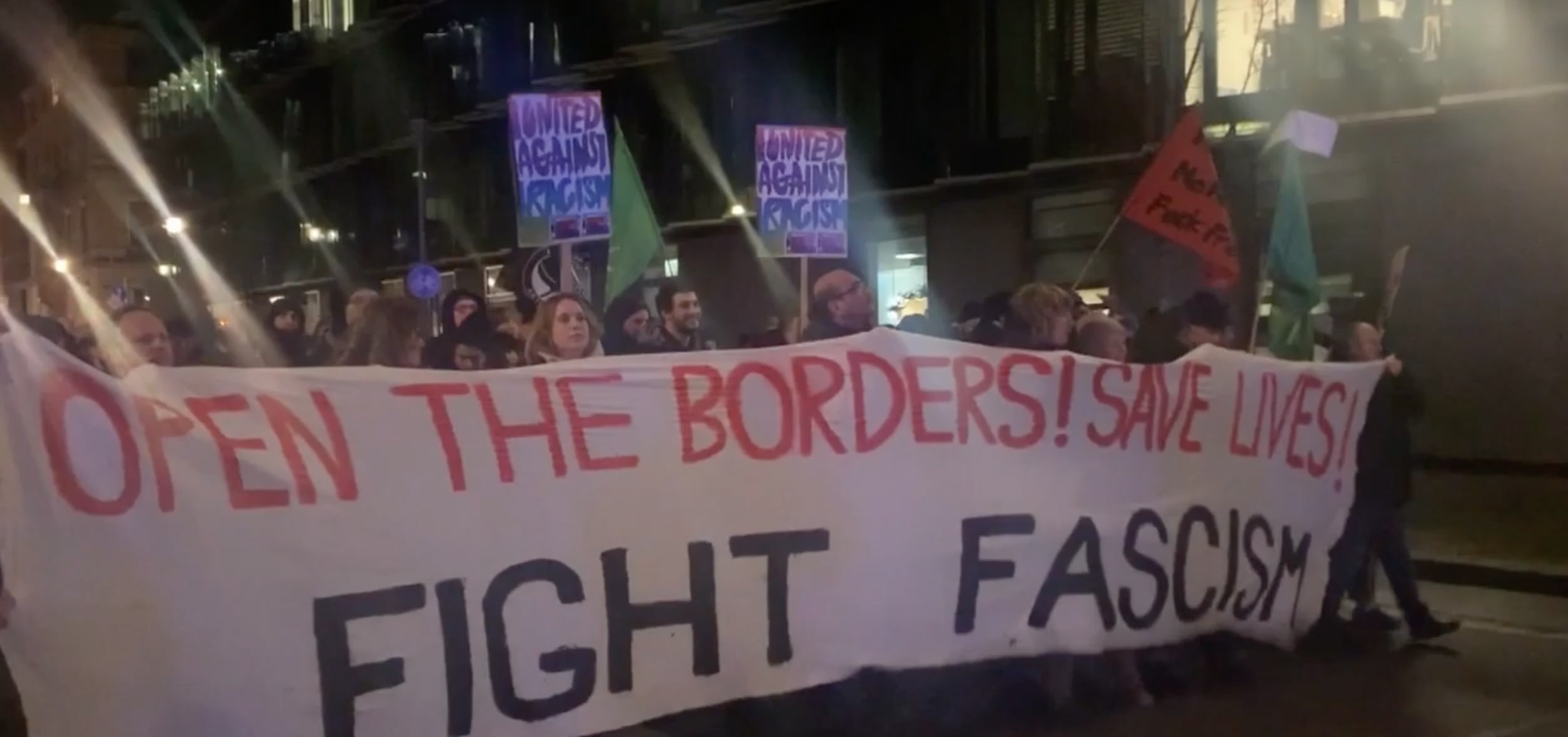 مظاهرات في ألمانيا للمطالبة بفتح الحدود أمام اللاجئين