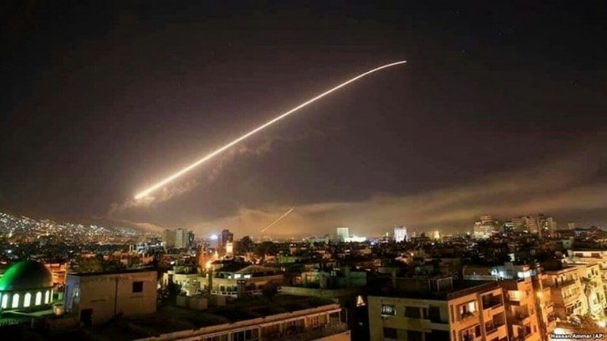 قصف "إسرائيلي" يستهدف مواقع النظام في مدينة حماة