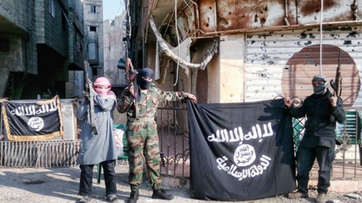 اغلاق المعبر الوحيد بين مناطق سيطرة داعش والحر جنوب دمشق ينذر بكارثة إنسانية 