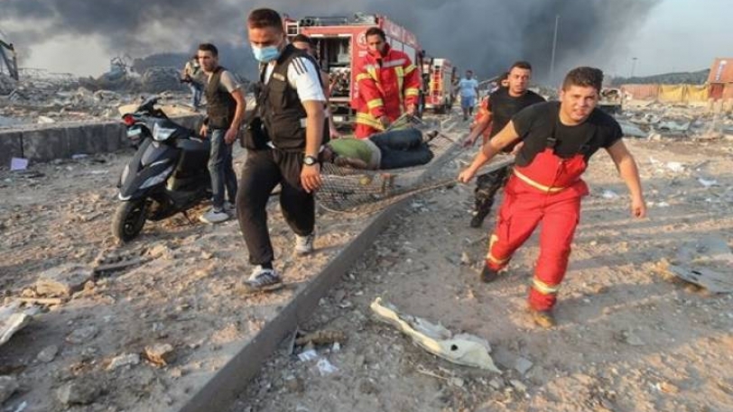 أكثر من 90 قتيلا في انفجارات بيروت.. وأصابع الإتهام نحو حزب الله